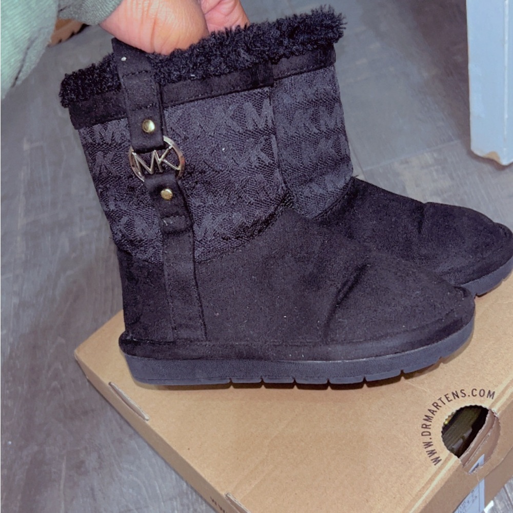 MK snow boots 7c